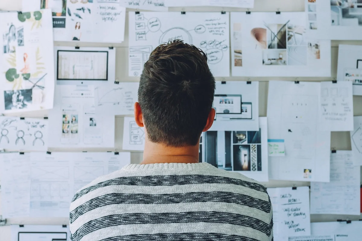 Recherche vocale et NLP : comprendre l’intention, pas les mots